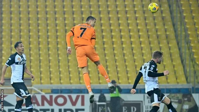 Ronaldo đánh đầu ghi bàn từ đường chuyền của Morata