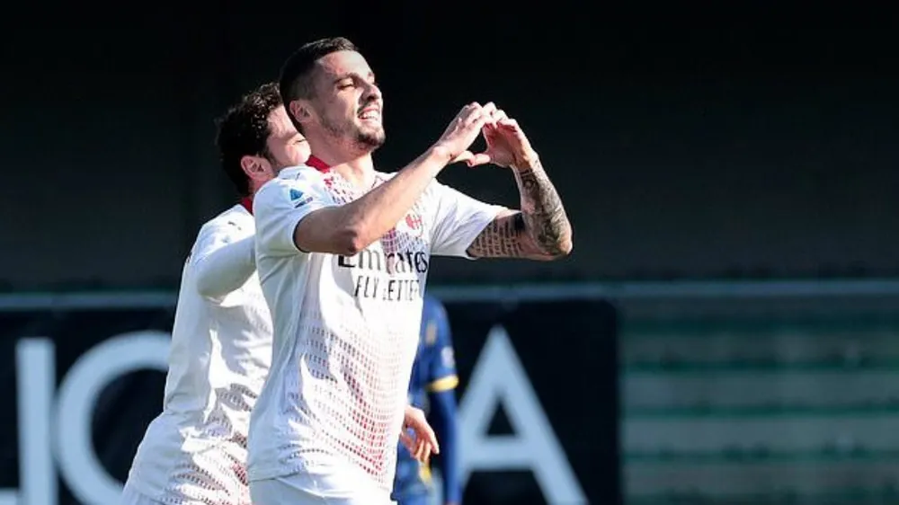 Các cầu thủ Milan mừng chiến thắng