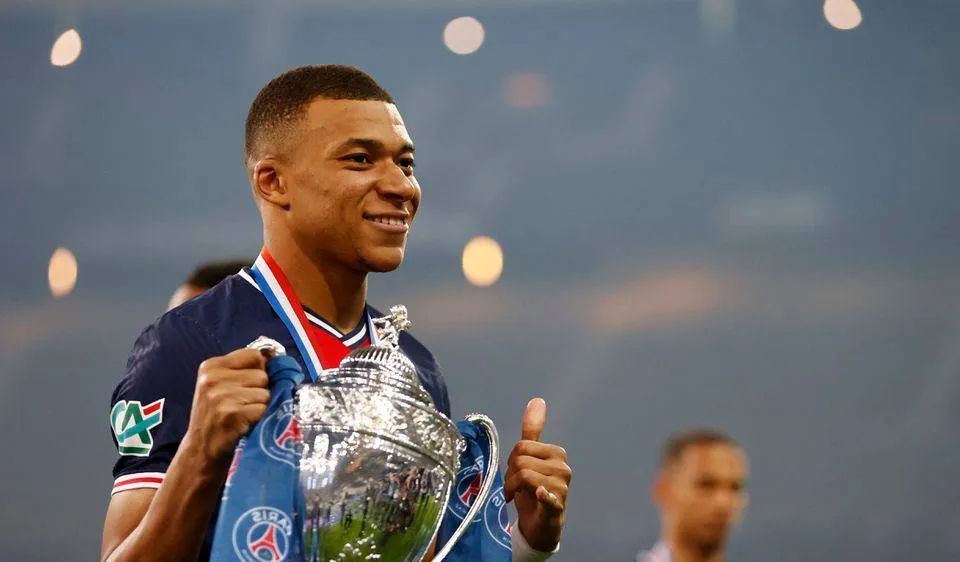 Kylian Mbappe giúp PSG đoạt cúp