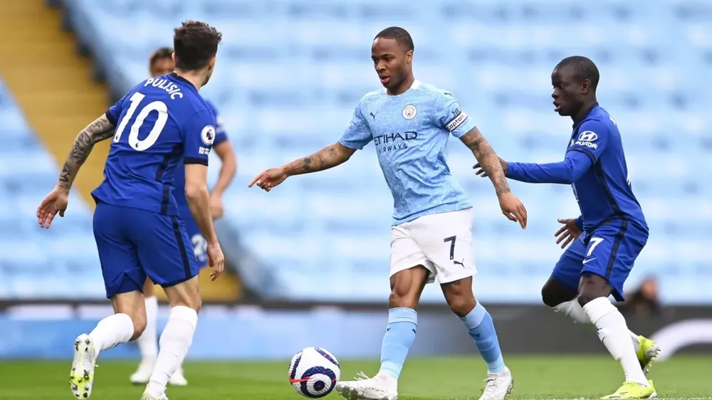 Raheem Sterling thường mất hút trước N'Golo Kante