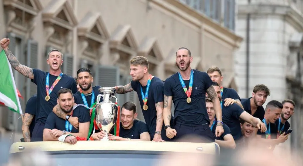 Azzurri diễu hành mừng chiến thắng 