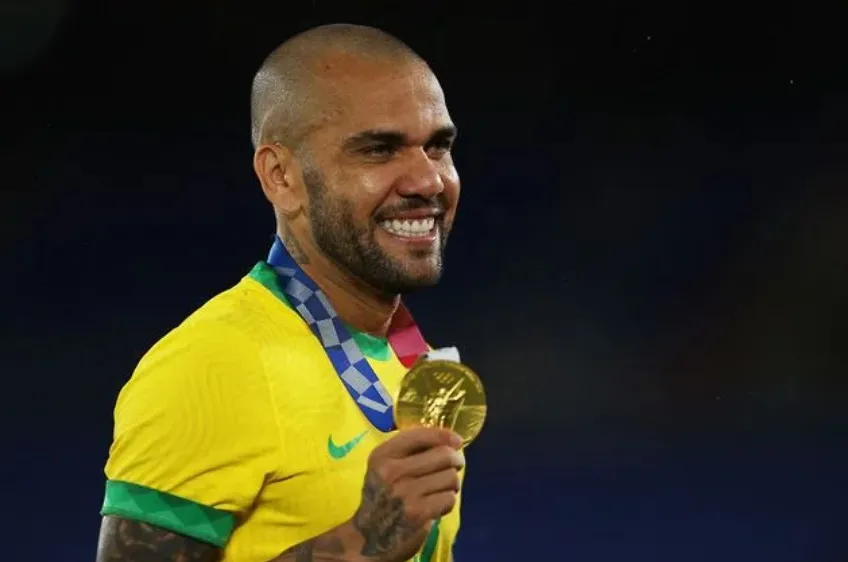 Dani Alves và chiếc HCV danh giá