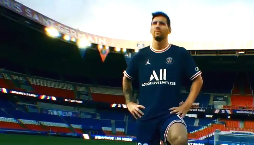 Lionel Messi trình làng ở Parc des Princes