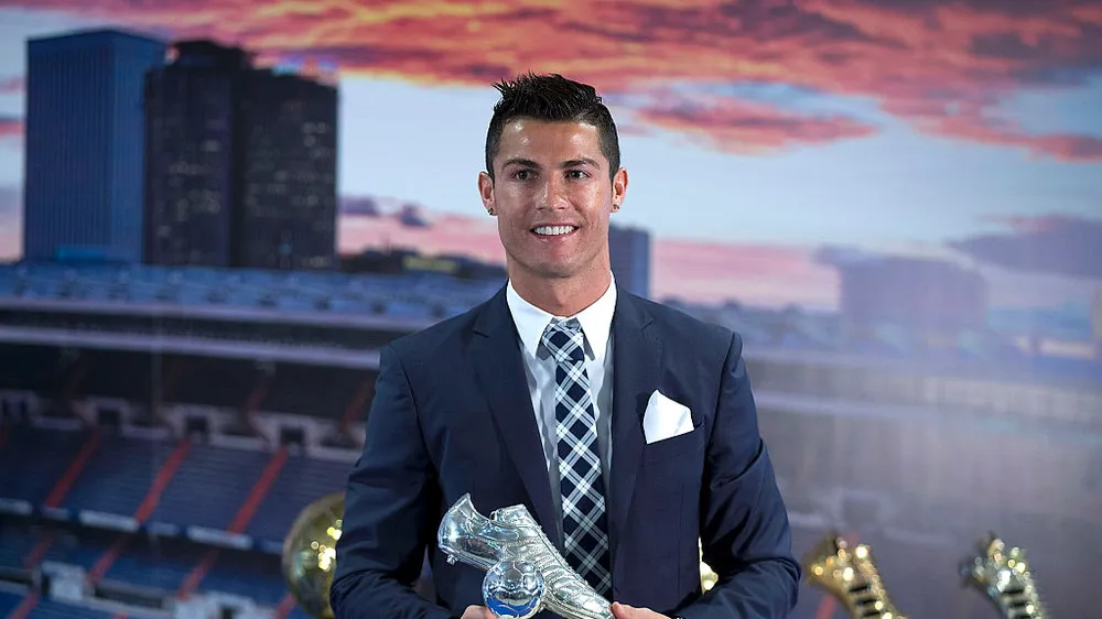 Ronaldo hưởng mức lương cao nhất Premier League