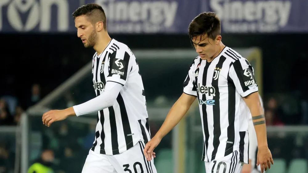 Những bu79o71c chya6n nja85ng trìu và cái đầu cúi gằm, là hình ảnh quen thuộc ở Juve mùa này
