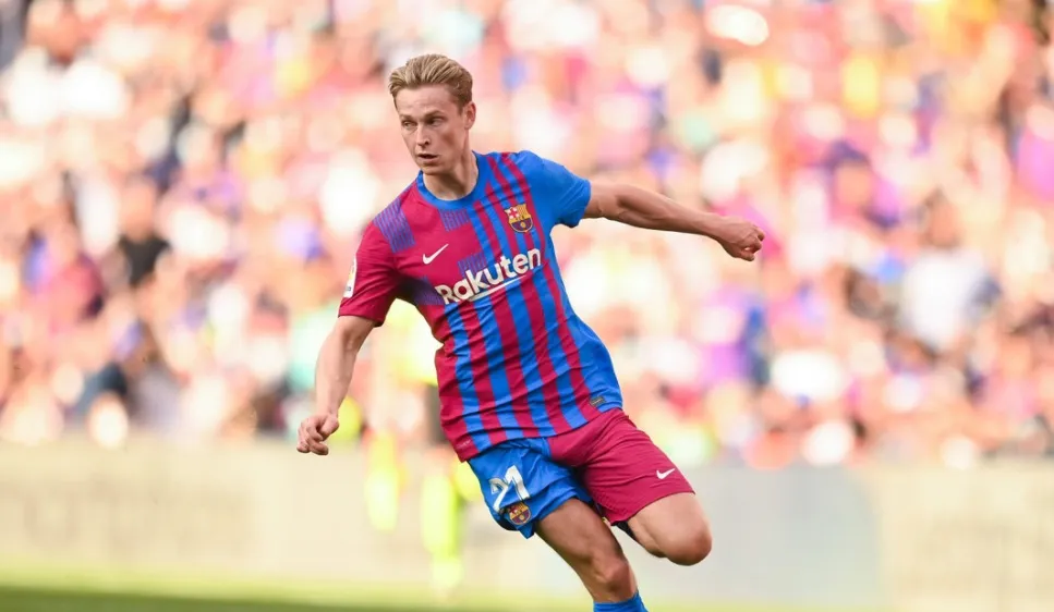 Frenkie de Jong vẫn đang chơi tốt ở Barcelona