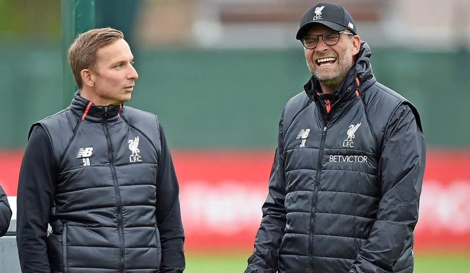 Sau Jurgen Klopp đến lượt trợ lý HLV Pep Lijnders cũng nhiễm Covid-19