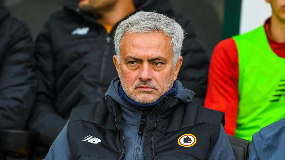 Jose Mourinho vất vả trên băng huấn luyện AS Roma
