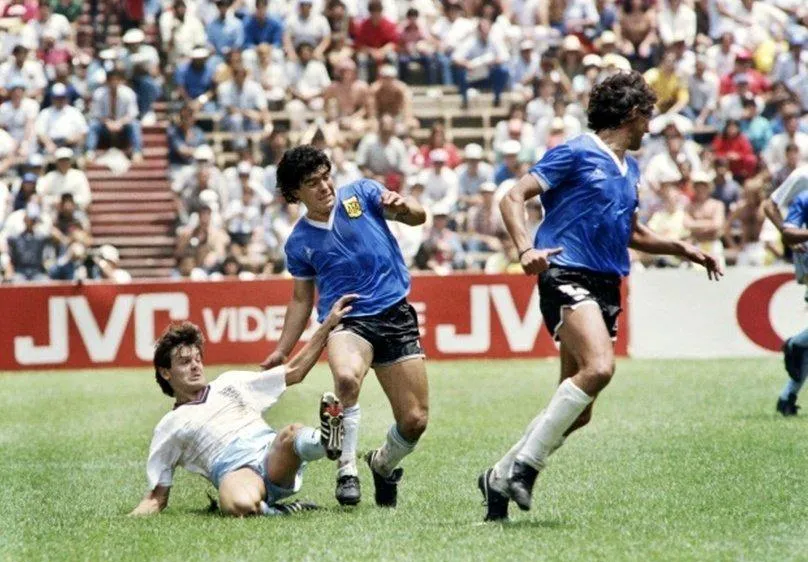 Sotheby công bố ngày đấu giá chiếc áo xanh của Maradona 1986