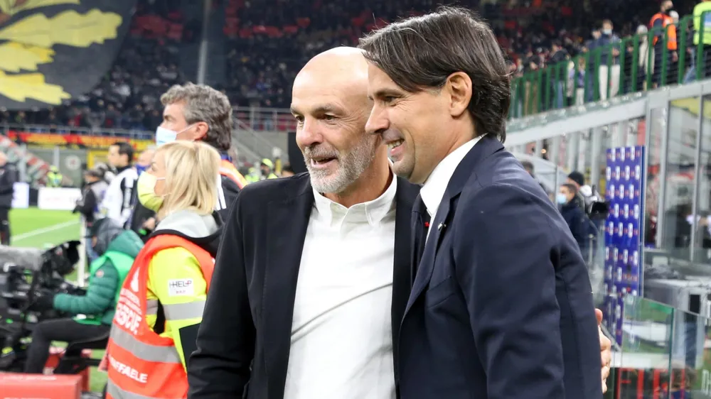 HLV Pioli (trái) và đồng nghiệp Inzaghi (Inter Milan)