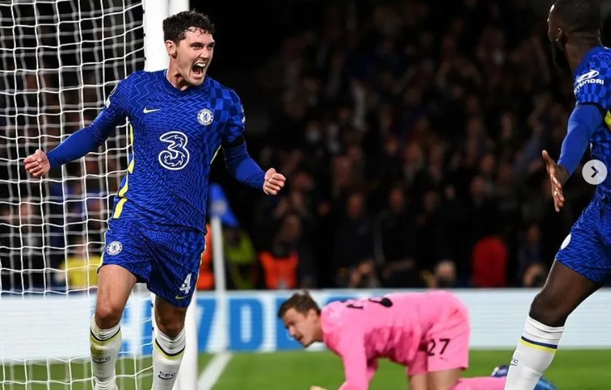 Christensen ăn mừng bàn thắng ở Chelsea