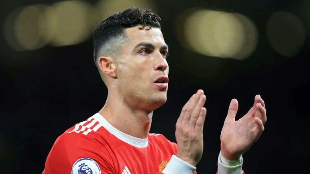Ronaldo giờ không biết sẽ chơi ở đâu mùa tới