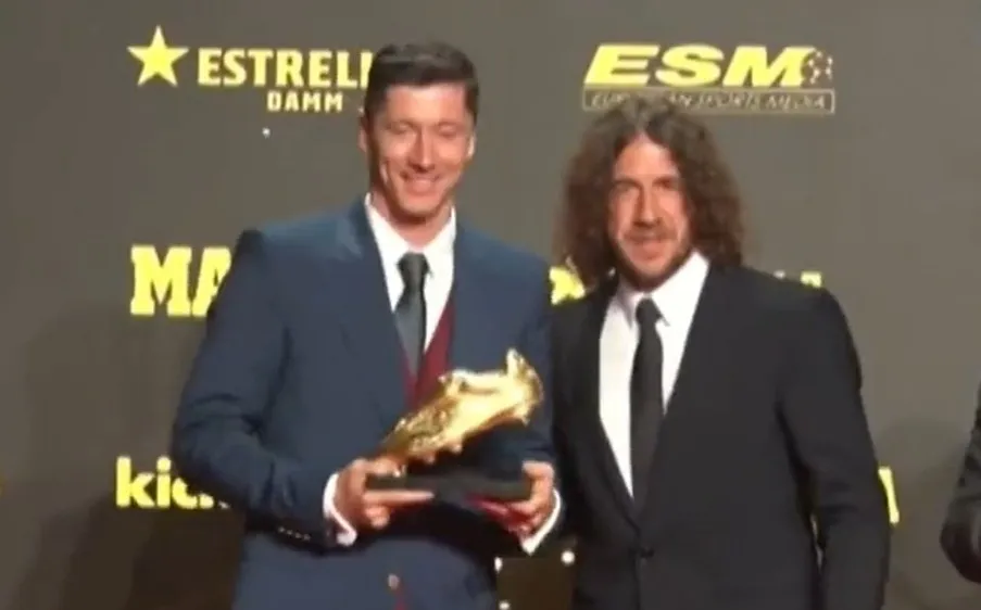 Robert Lewandowski và Carles Puyol