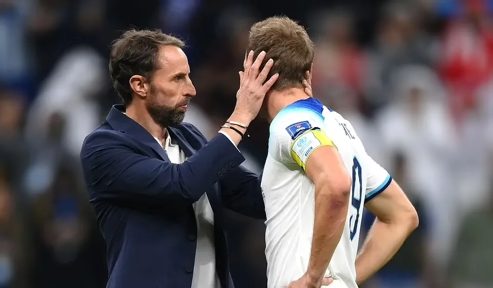 Gareth Southgate an ủi Harry Kane