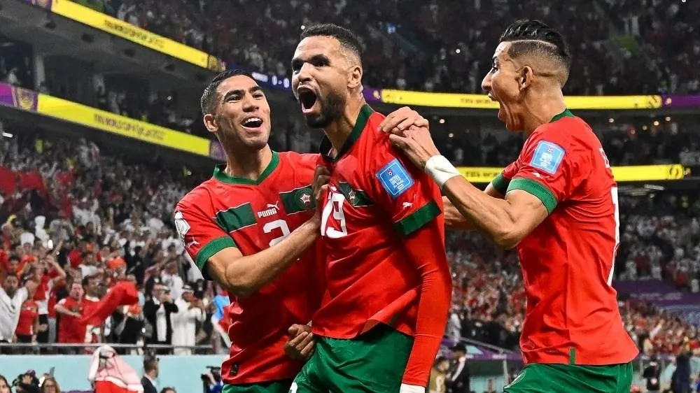 Youssef En-Nesyri (giữa) ăn mừng bàn thắng hạ gục Bồ Đào Nha