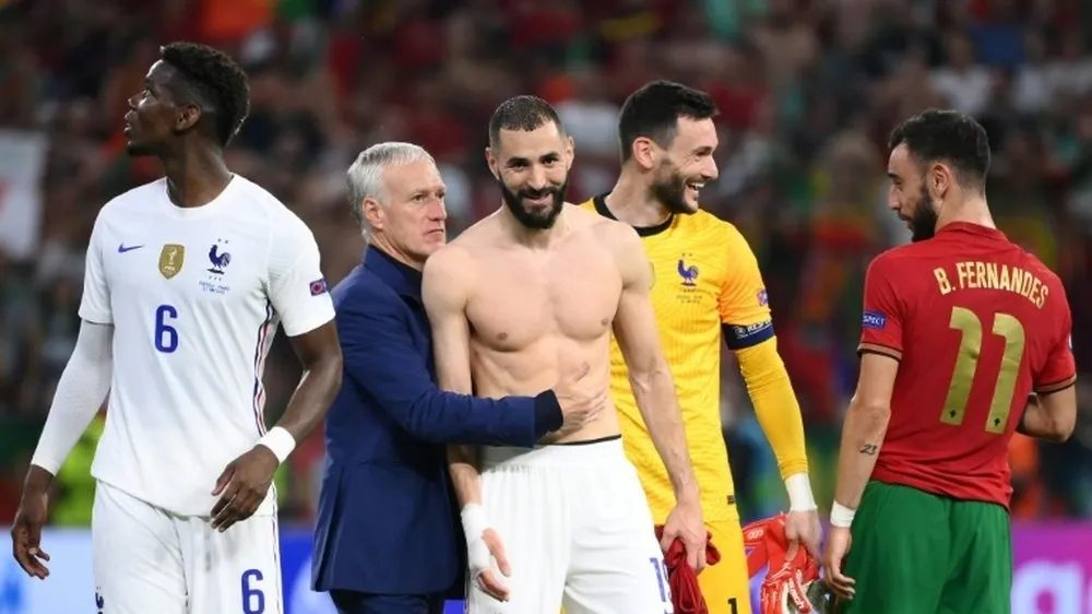 HLV Deschamps luôn theo sát chân sút chủ lực của tuyển Pháp