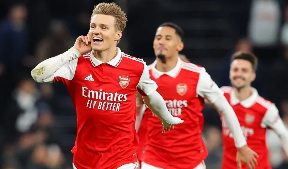 Máy tính dự đoán Arsenal sẽ thắng giải với điểm số cách biệt Man City