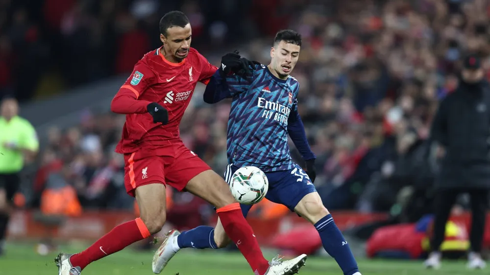 Anfield là nỗi ám ảnh lớn với Arsenal (Martinelli, bên phải)