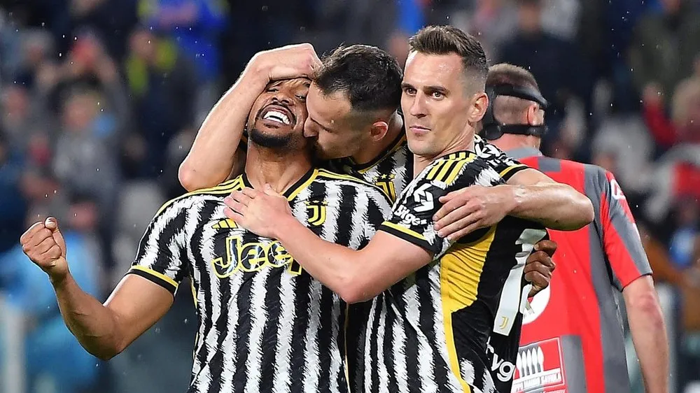 Juventus một lần nữa bị dìm xuống giữa bảng xếp hạng