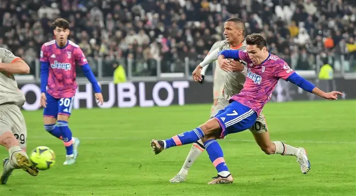 Federico Chiesa sẽ rời Juventus trong mùa hè