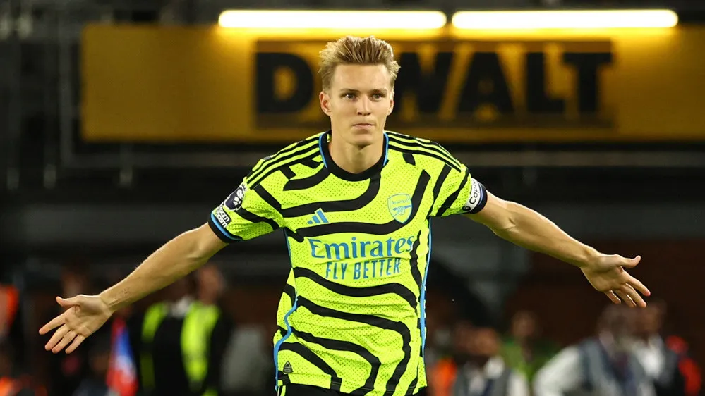 Martin Odegaard cảnh báo các đồng đội về quy tắc mới của Premier League