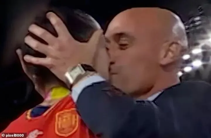 Sự thật đã bị Rubiales và LĐBĐ TBN bóp méo