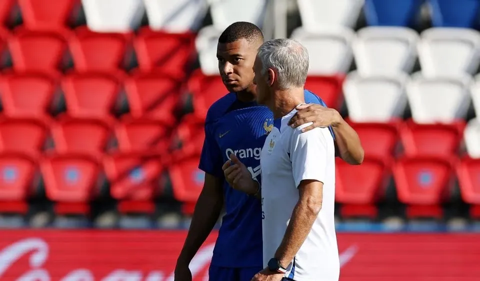 HLV Didier Deschamps và Kylian Mbappe