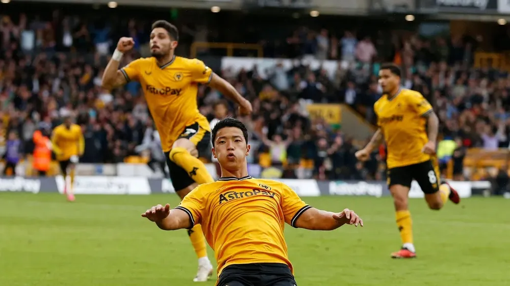 Hwang Hee Chan ăn mừng chiến thắng trước Man City