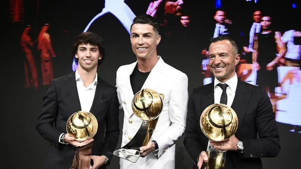 Cristiano Ronaldo đã d9u7o74c trao giải Globe Soccer Awards đến 6 lần