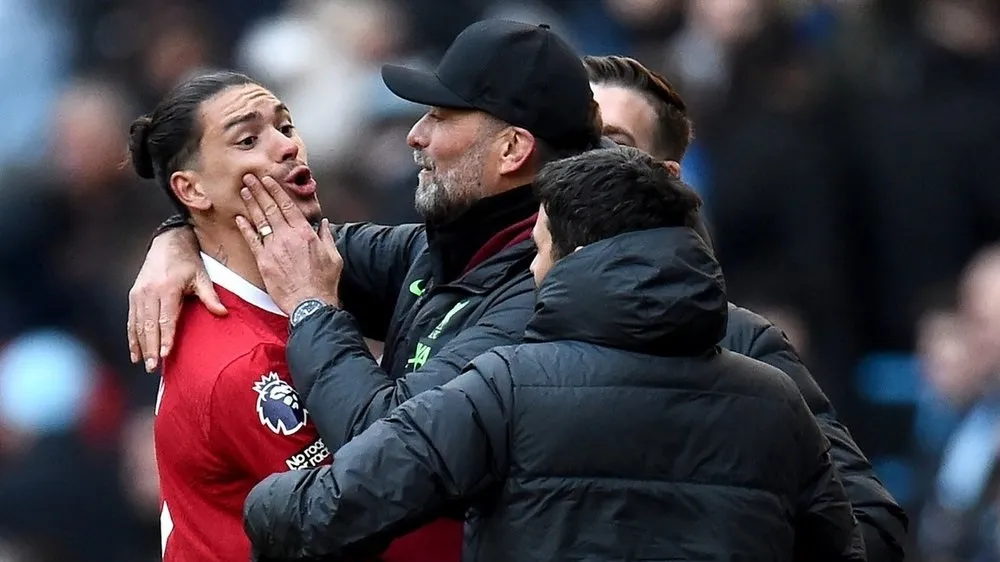 Jurgen Klopp đã gắng hết sức kềm chế cậu học trò