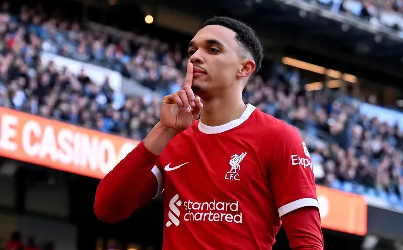 Trent Alexander-Arnold có màn trinh diễn xuất thần trước Man City