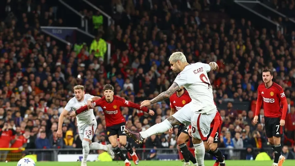 Mauro Icardi súng hỏng quả 11m, nhưng Galatasaray vẫn thắng 3-2 ở Old Trafford 