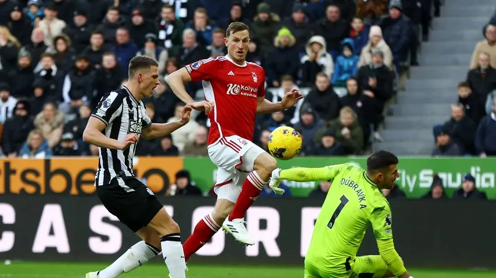 Chris Wood ghi hat-trick vào lưới đội bóng cũ
