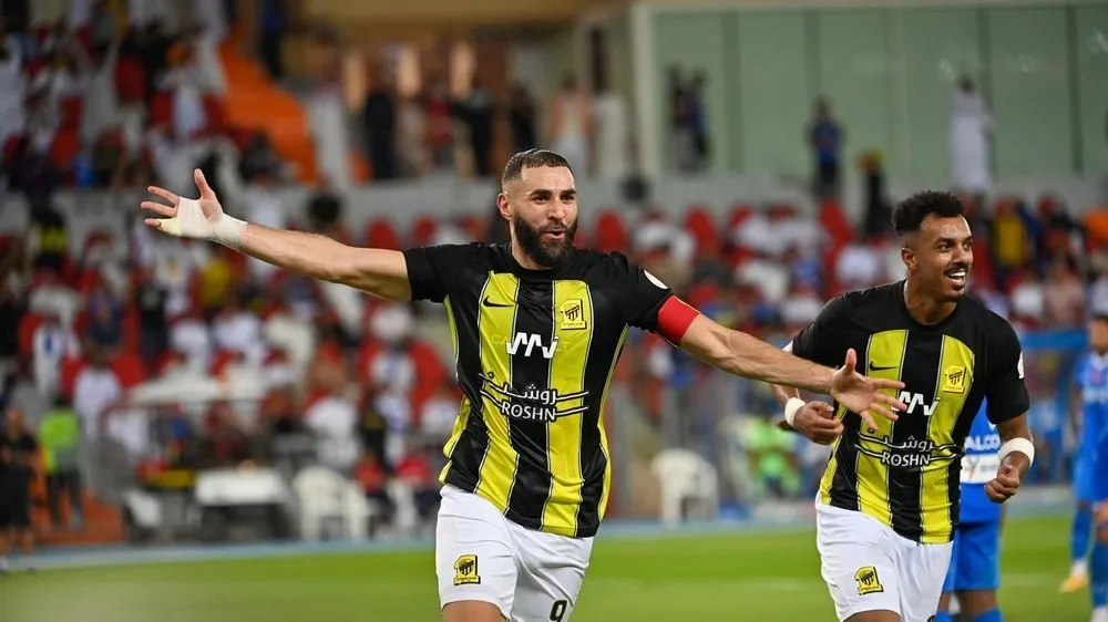 Karim Benzema sẽ phải giảm lương để trở lại châu Âu