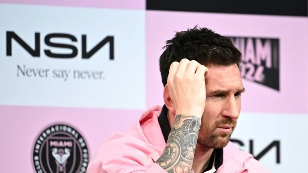 Leo Messi trong buổi họp báo vào thứ Ba