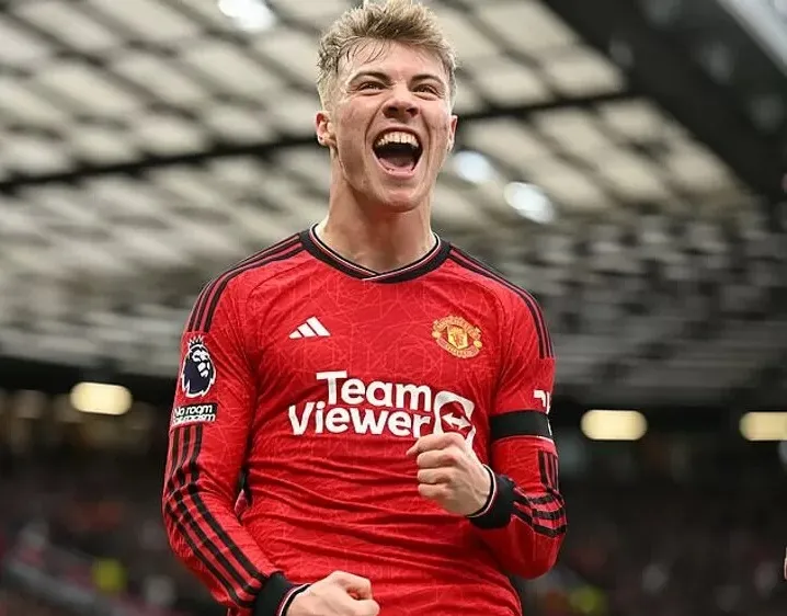 Rasmus Hojlund có thể bỏ lỡ trận derby Manchester vì chấn thương cơ