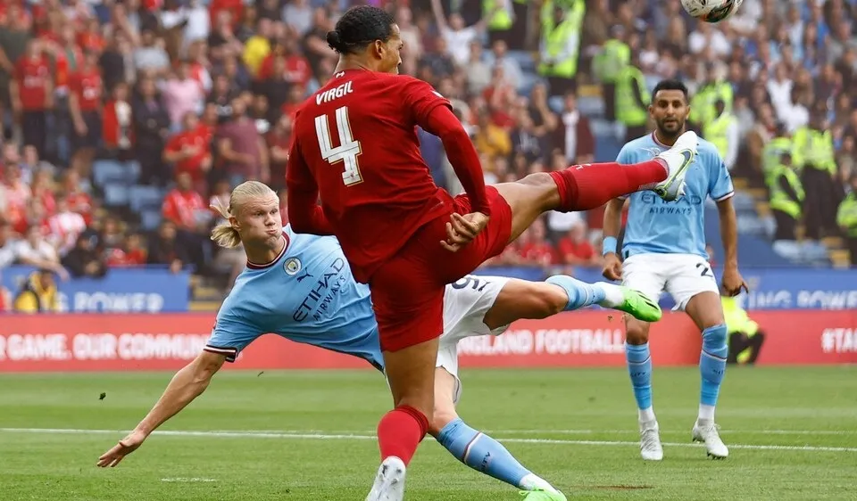 Van Dijk sẽ gánh trộng trách nặng nề khi vừa chỉ huy hàng thủ vừa kèm Haaland