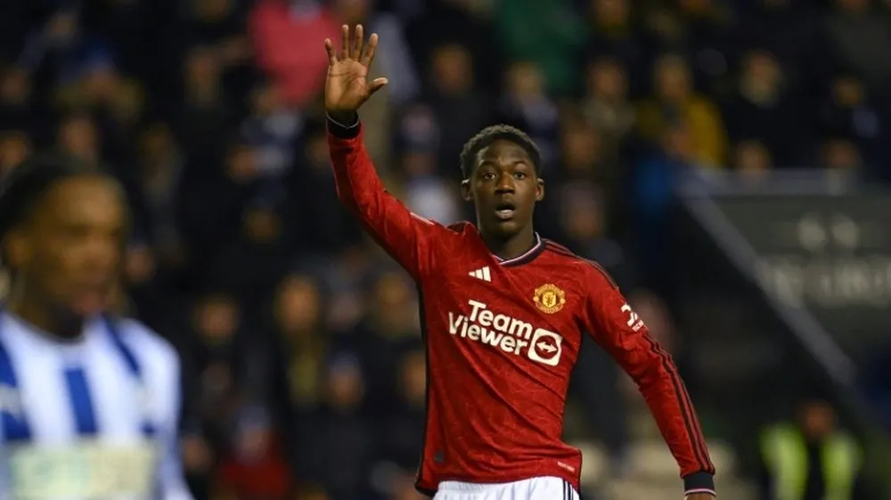 Kobbie Mainoo chơi chững chạc trong đội hình Man United