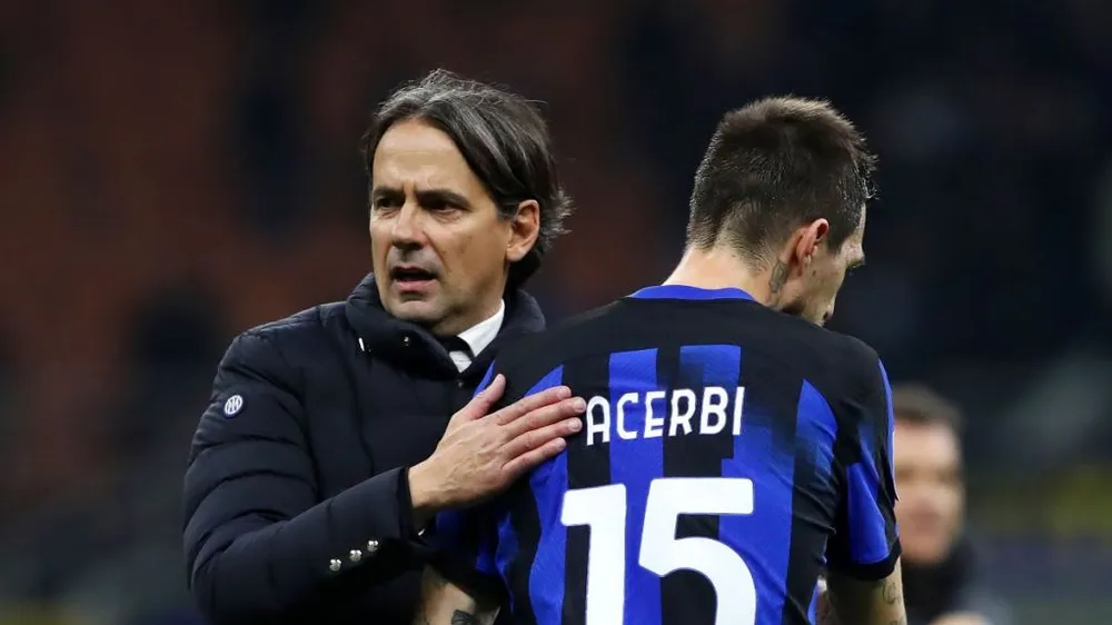 Francesco Acerbi may mắn thoát án kỷ luật