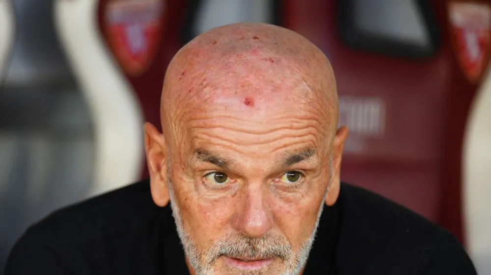 HLV Stefano Pioli cho rằng AC Milan xứng đáng với ngôi á quân