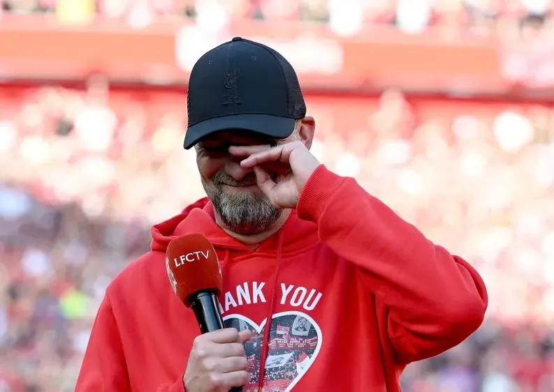 Jurgen Klopp rơi nước mắt khi chia tay Liverpool
