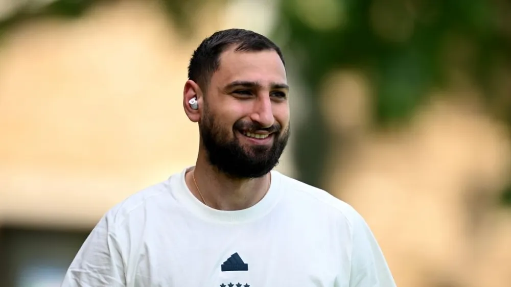 Gianluigi Donnarumma sẽ mang băng thủ quân tuyển Italia