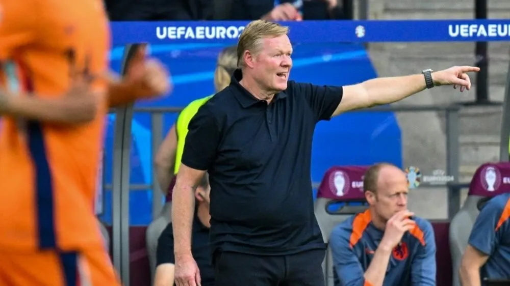 HLV tuyển Hà Lan Ronald Koeman bối rối trên sân