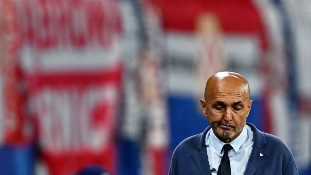 HLV Luciano Spalletti thất vọng khi để thua Thụy Sĩ