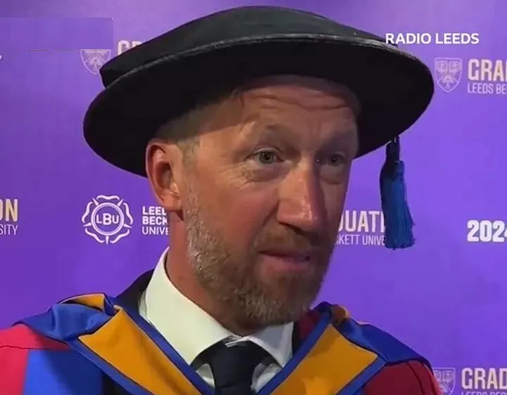 Graham Potter nhận bằng tiến sĩ danh dự ở Đại học Leeds