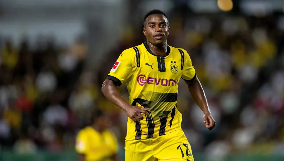 Youssoufa Moukoko thất vọng vì ít cơ hội thi đấu ở Borussia Dortmund