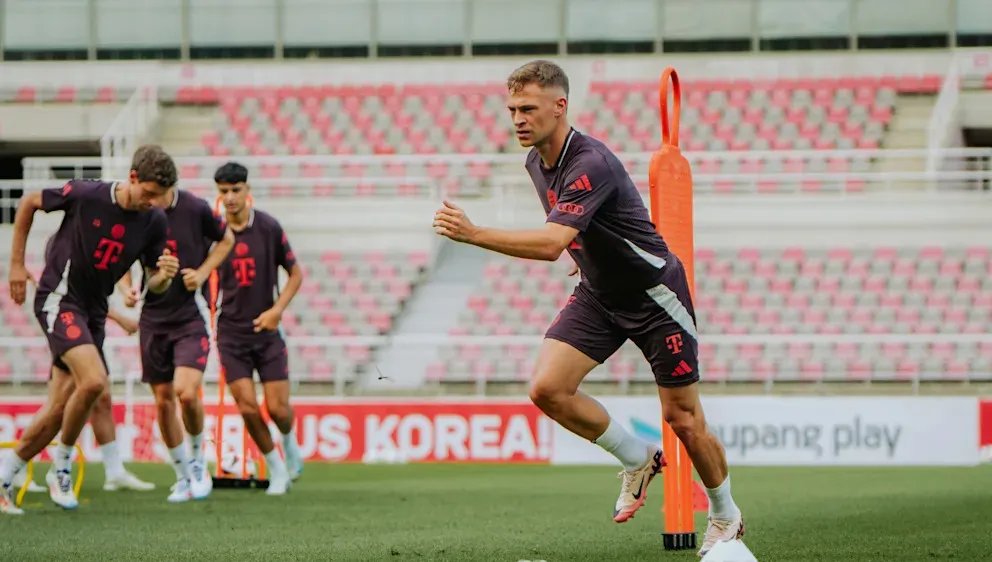 Joshua Kimmich trên sân tập Bayern