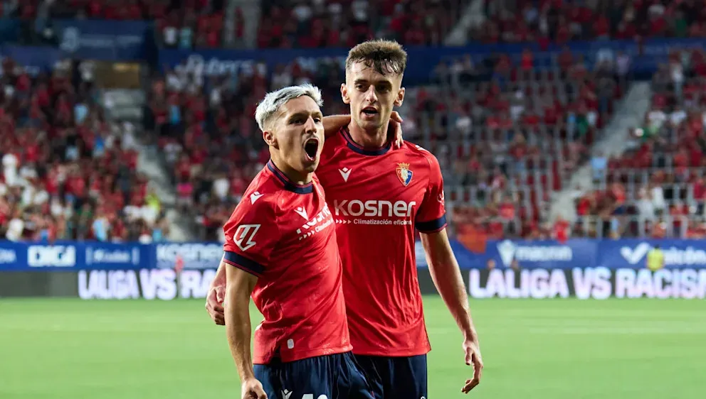Bryan Zaragoza (trái) khởi đầu ấn tượng với Osasuna