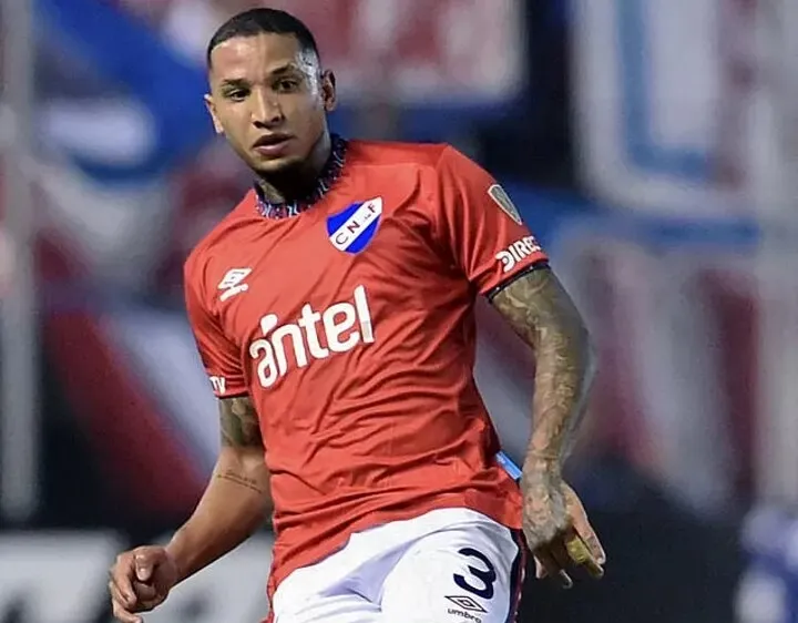Juan Izquierdo đã qua đời sau ca đột quỵ trên sân