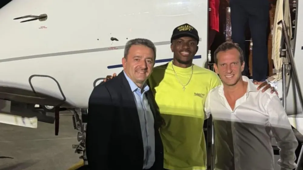 Victor Osimhen (giữa) qua Galatasaray thi đấu theo dạng cho mượn